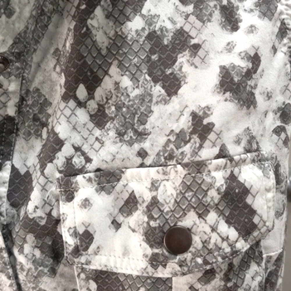 LuLaRoe Sz XS Snap Front Blouse - Picture 3 of 4